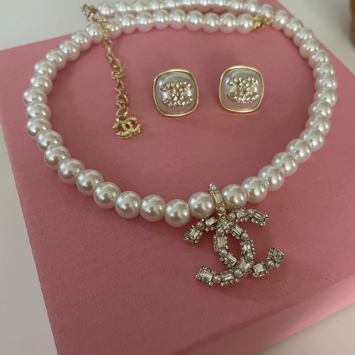 CHANEL дамско колие