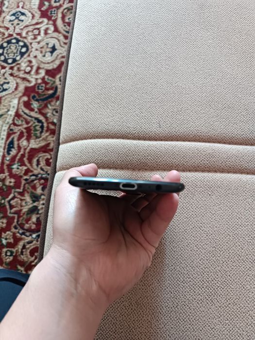 Prodam srochno Oneplus 5 8/128 karobka dok