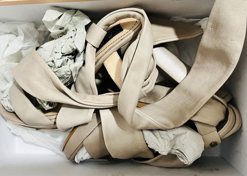 Sandale de piele moale si fina