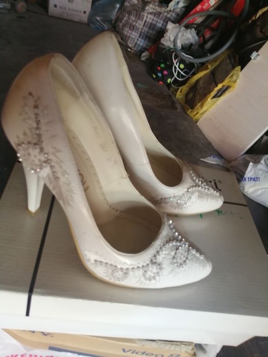 Туфли разные черные, белые