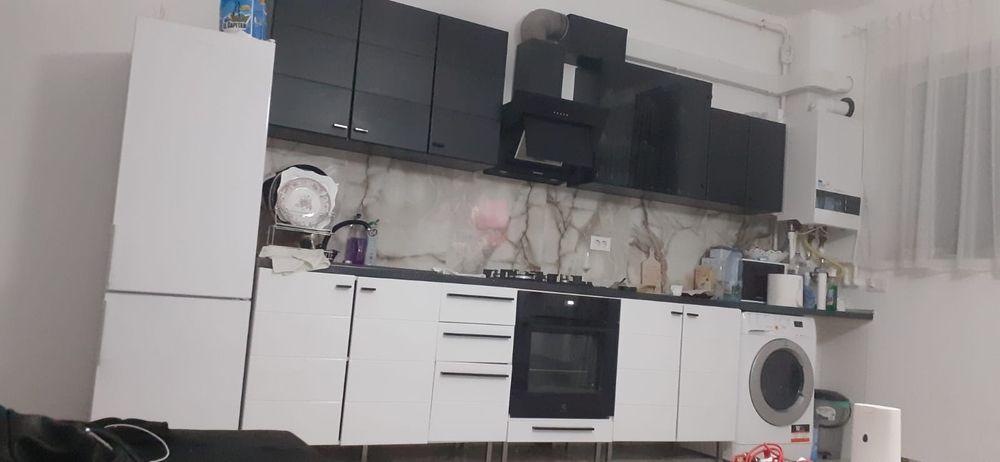 Apartament 3 camere ,81 mp, 2 băi ,2 balcoane ,centrala proprie