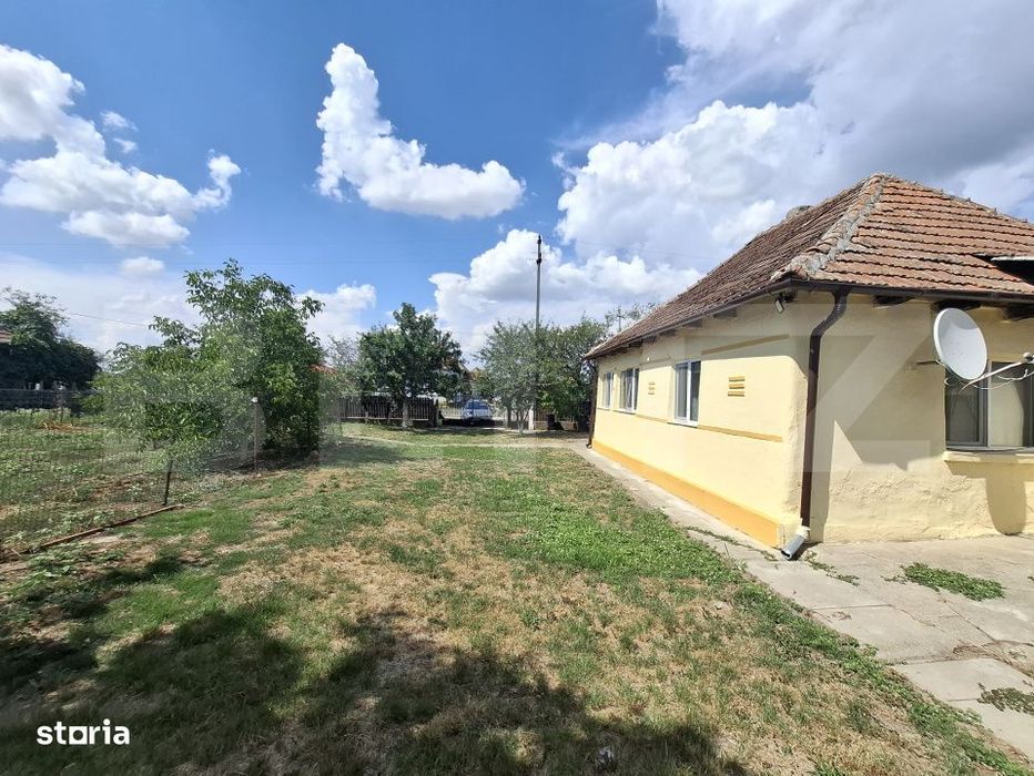 Casa 2 camere, 100 mp, anexe de vanzare, zona Gelu