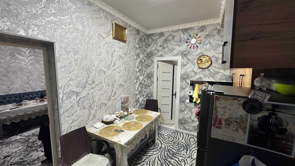 2 хона килинган+подвалиниям уй килган квартира сотилади 5 микрн