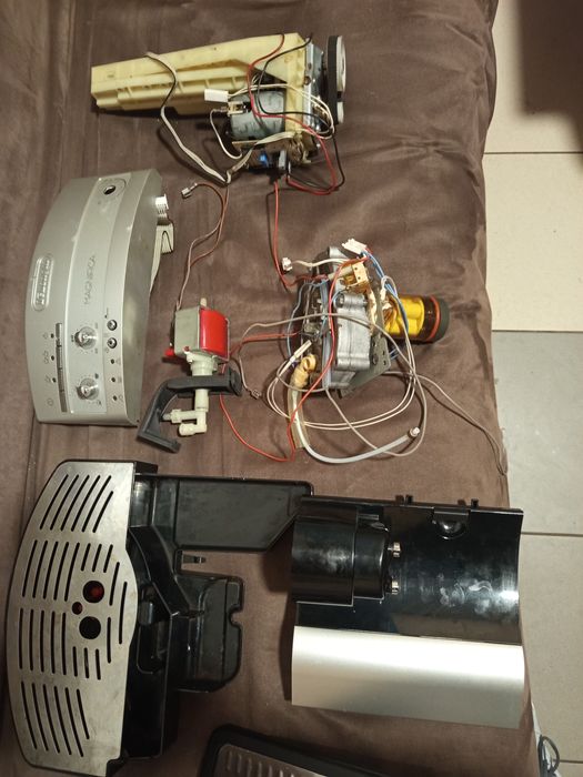 Кафемашина Делонги Магнифика на части