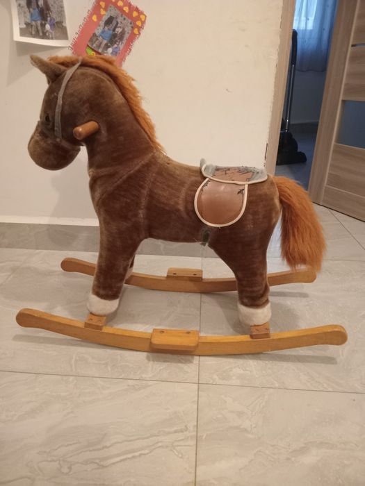 Căluț balansoar pentru copii