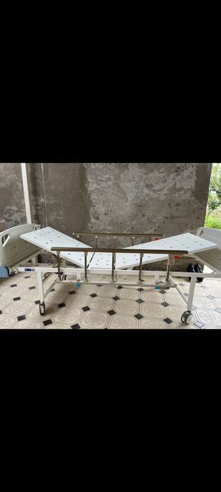 Медицинская кушетка и подъёмник