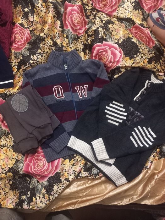 Кофты школьные в хорошем состоянии на 6- 7 лет