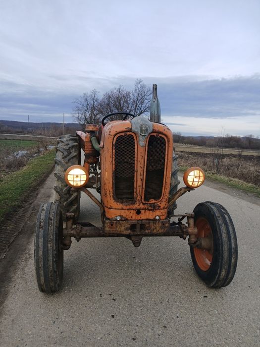 Tractor Fiat 411 stare bună