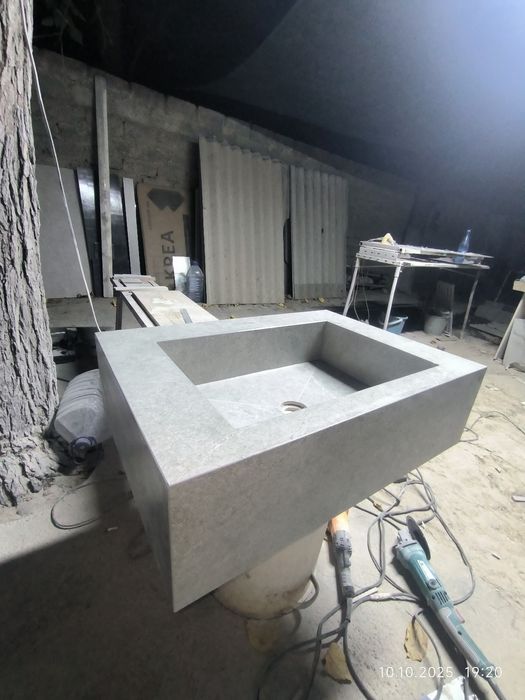 Умывальник из керамогранита на заказ