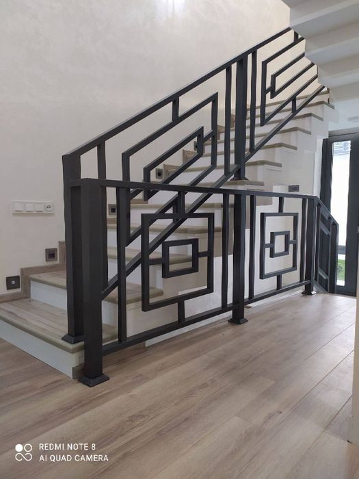 Перила для вашего дома в стиле хай-тек