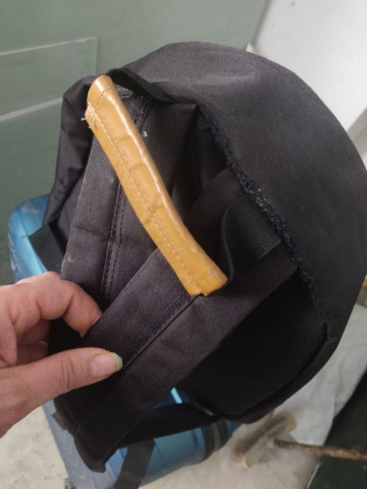 Ghiozdan Porc, purtat, defect usor - cusut