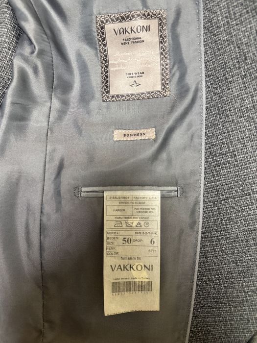 Продаётся костюм Тройка