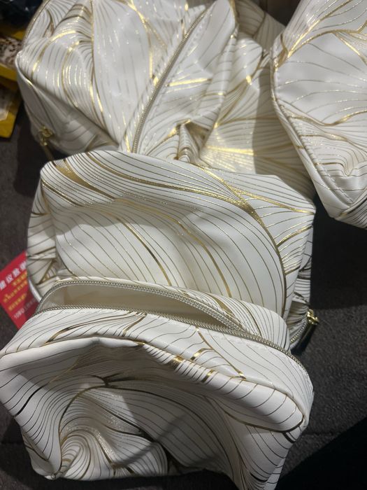 Косметички от Estee Lauder, Clinique,Lancome