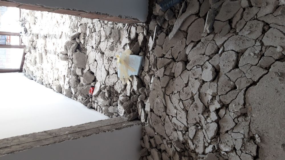 Decopertare Gresie Faianta Taiere TaiatPerețiBeton Santuri elec Brașov