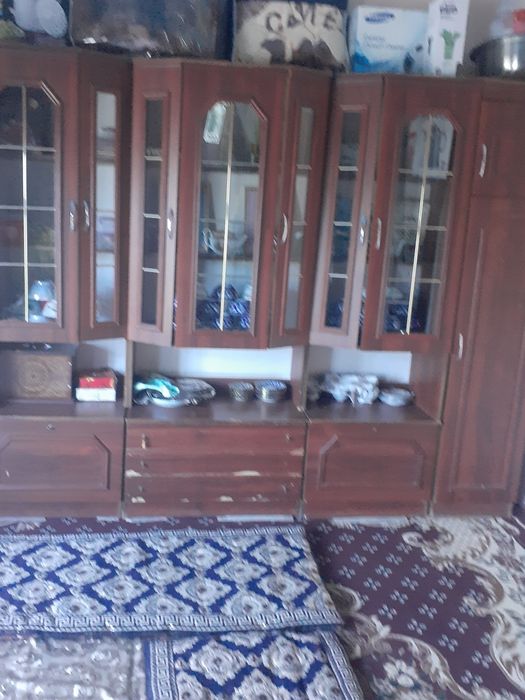 Stenka shkafi bilan sotiladi. Narxi 1..5 mln yana keliwilad