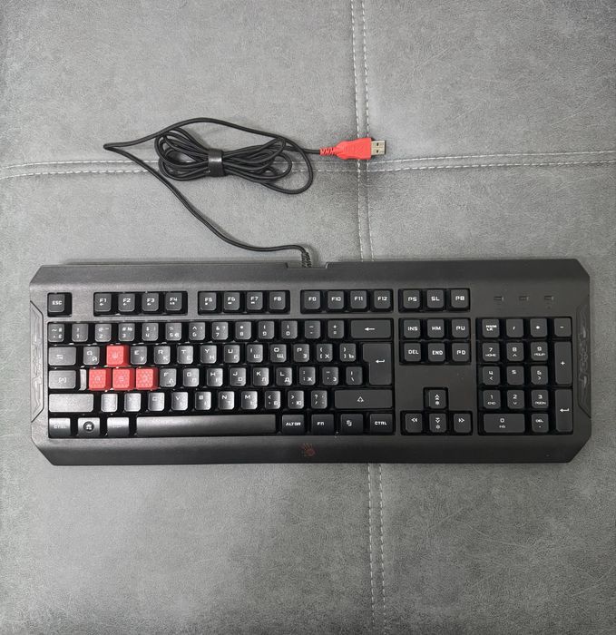 Bloody BI20N игровая клавиатура + игровая мышка