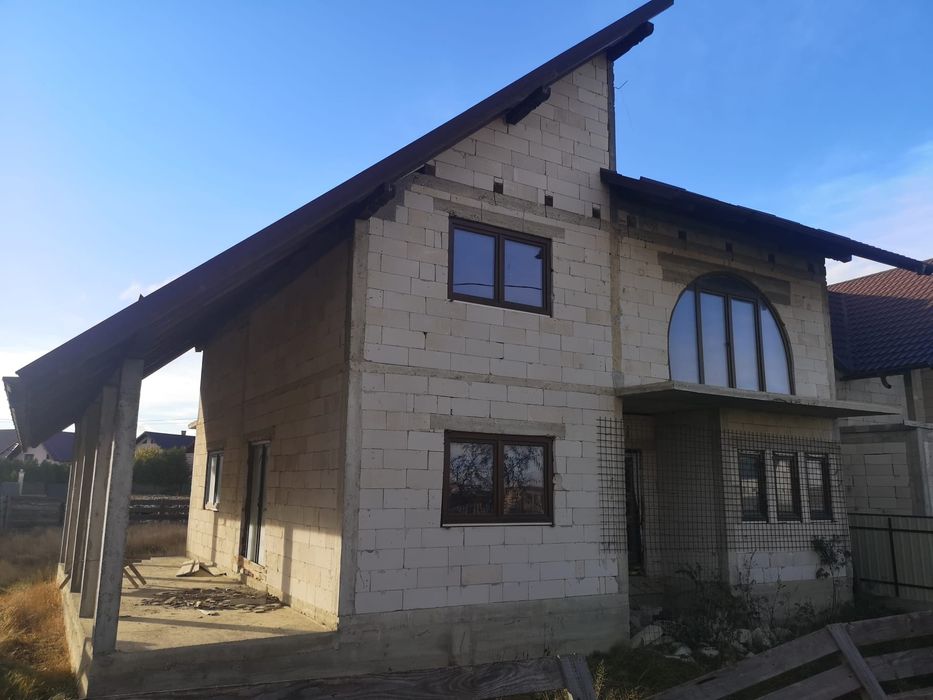 Casă la roșu 200mp in Rădăuți