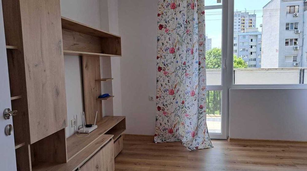 Продава се Двустаен апартамент в Бургас, Славейков - 63 кв.м за 8 €/кв.м - Снимка #1