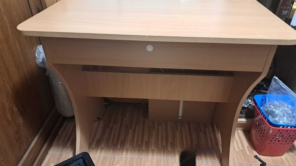 Doua bucatii / Masa-birou