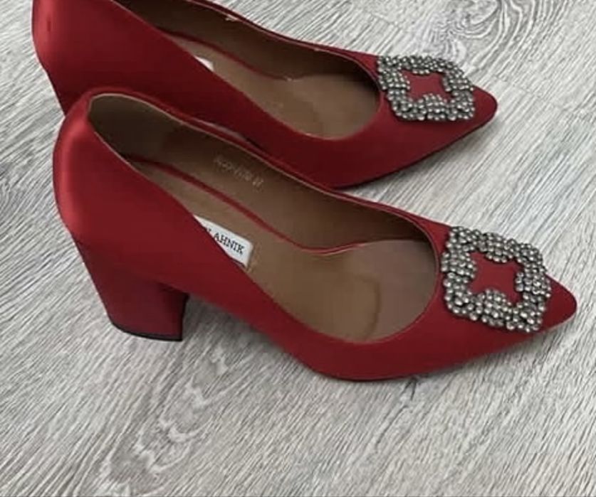 Платья красный туфли