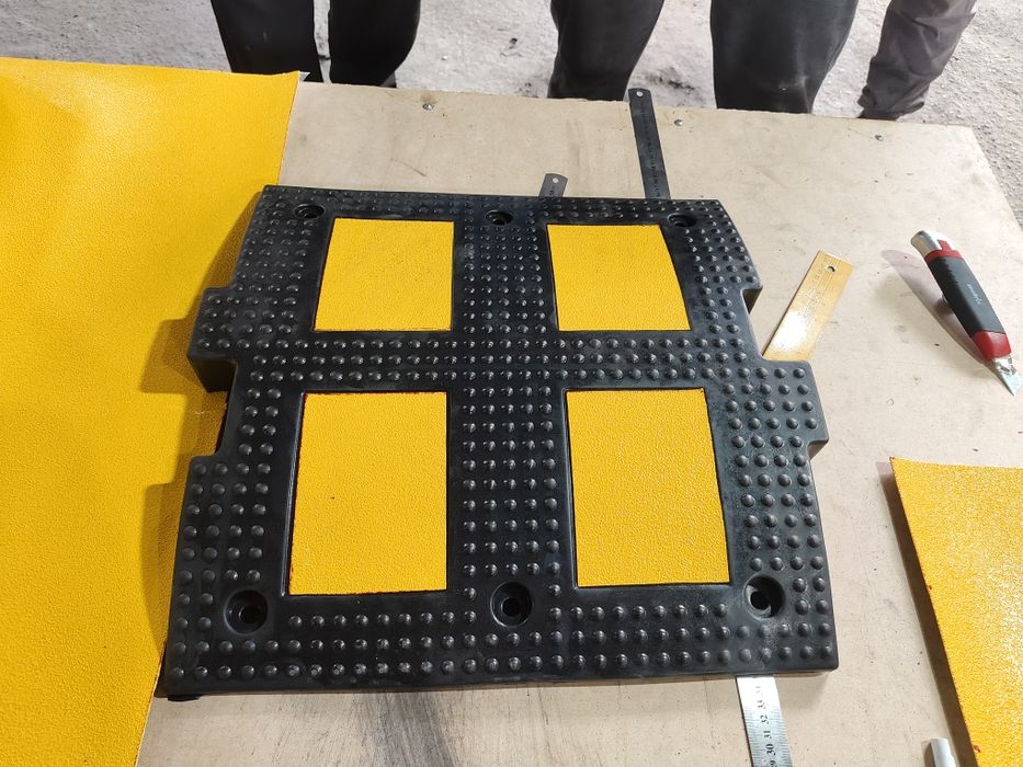 Идн лежащей полицейский