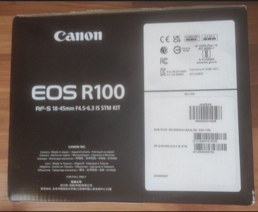 Aparat foto Mirrorless Canon EOS R100 + RF-S 18-45mm f/4.5-6.3 IS STM Kit.