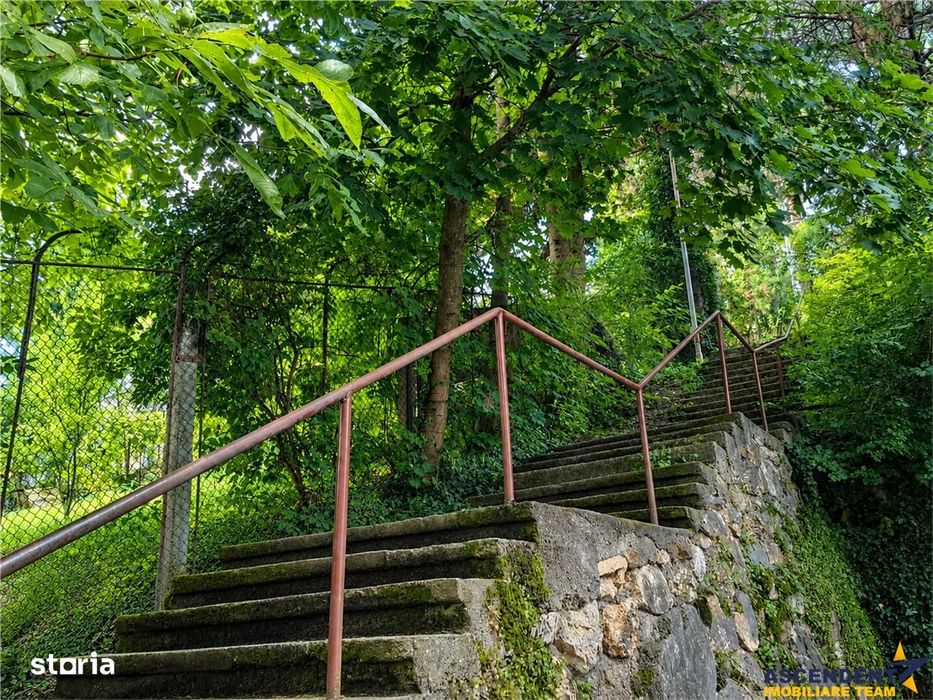 Drumul Poienii .LIvada Postei: 3 camere decomandate,2 balcoane,vedere
