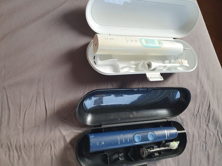 Комплект четки за зъби Philips Sonicare 5100 + зарядно