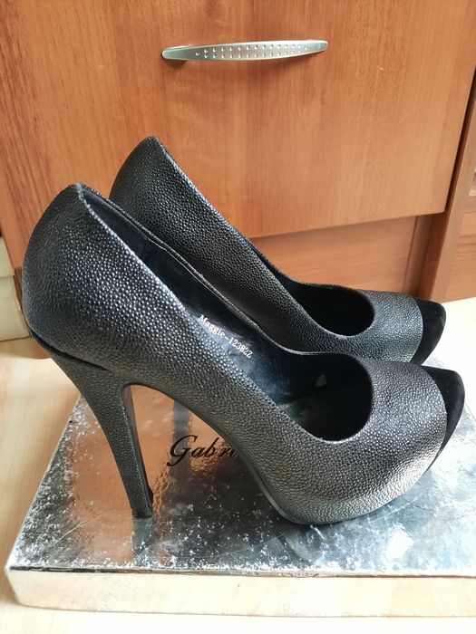 Високи дамски обувки