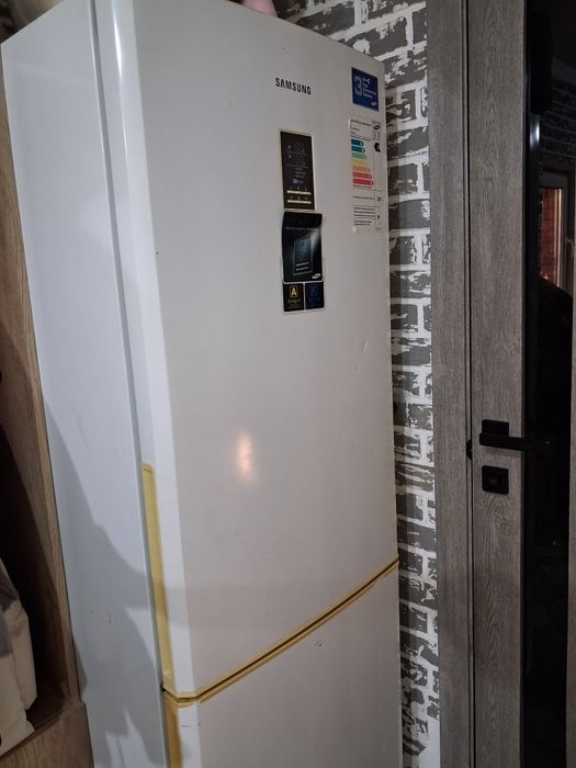 Холодильник Samsung
