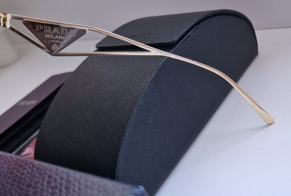 Оригинални слънчеви очила Prada