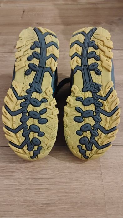 Vând ghete băieți Head impermeabil 35