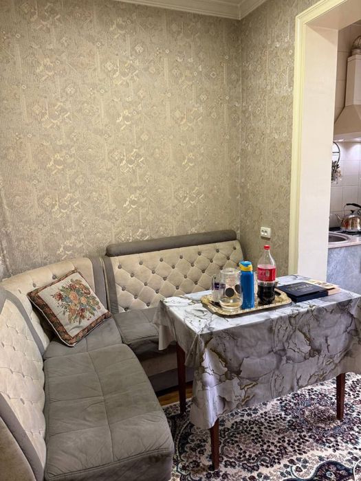 Чиланзар 15.  2 х комнатная Евро ремонт 1.5 х 6 балкон