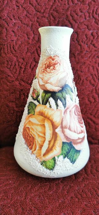 Бутилка и вазичка ръчна изработка . Декупаж.