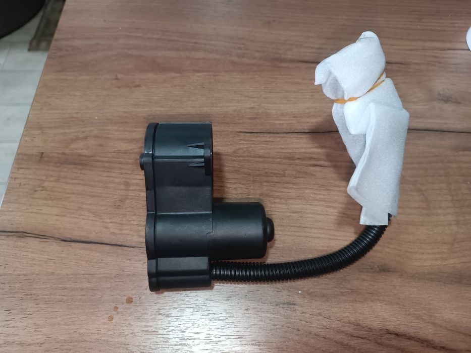 Motoras nou frana de mana Audi A8 D3 de la 2004 la 2010