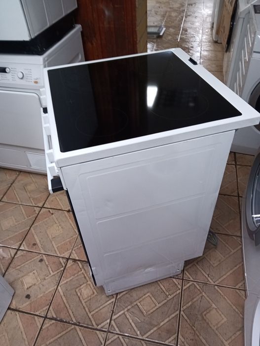 Като нова свободно стояща печка с керамичен плот Voss 2години гаранция