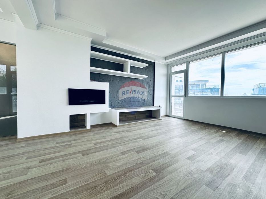 Тристаен апартамент до морето и крайбрежната ивица за продажба, гр. Б