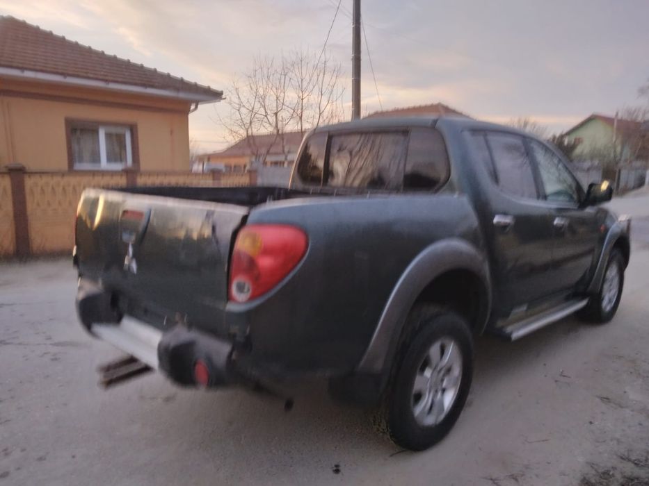Dezmembrez Mitsubishi l200  din 2008 2.5 diesel