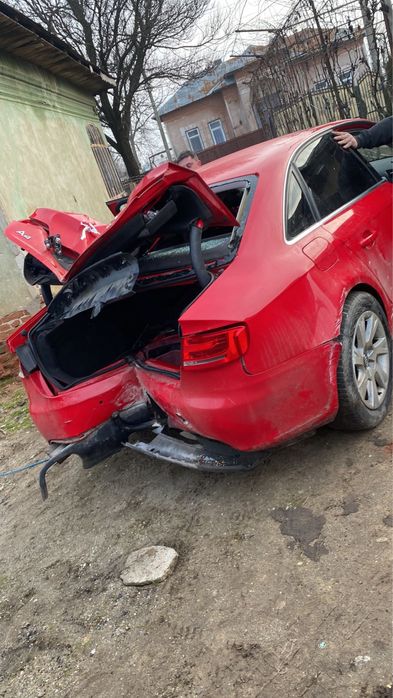 Vând Audi A4 B8 avariat