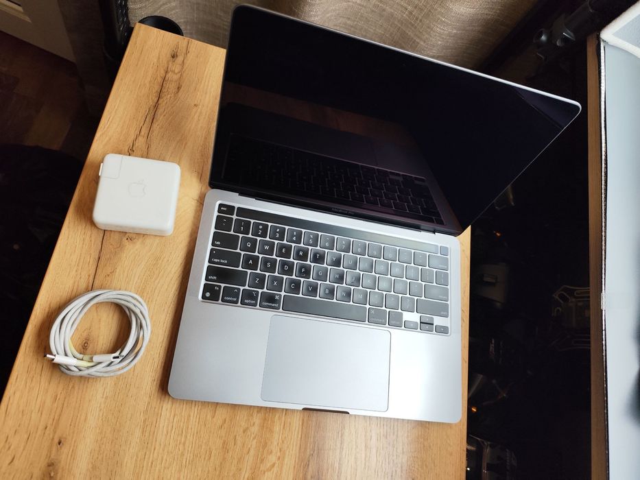 Продам Macbook pro m1 yaxshi holatda