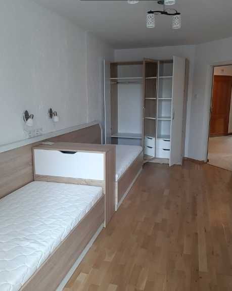 Дава се под наем Тристаен апартамент в Бургас, Център - 100 кв.м за 242.25 € - Снимка #4