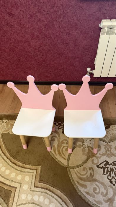 продам детский стол со стульями