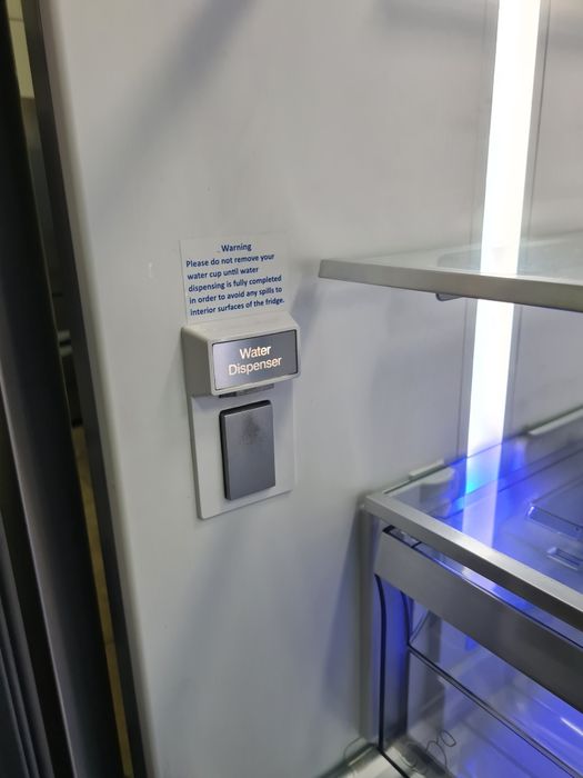 Frigider Side by Side