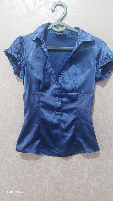 Новая атласная блузка,импортная.Кофта красивая из Европы