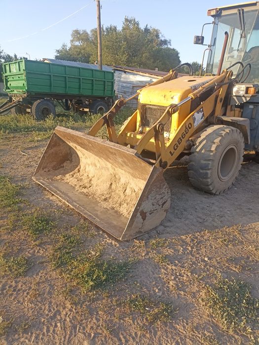 Lgb680э́кскаватор-погрузчик