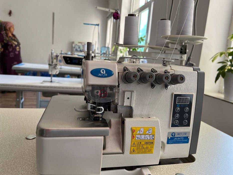 Aверлок  машина Industrial Sewing machine model: JR-847D