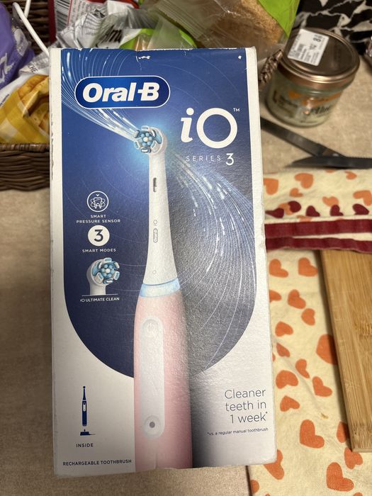 Periuta de dinti Oral-B iO seria 3