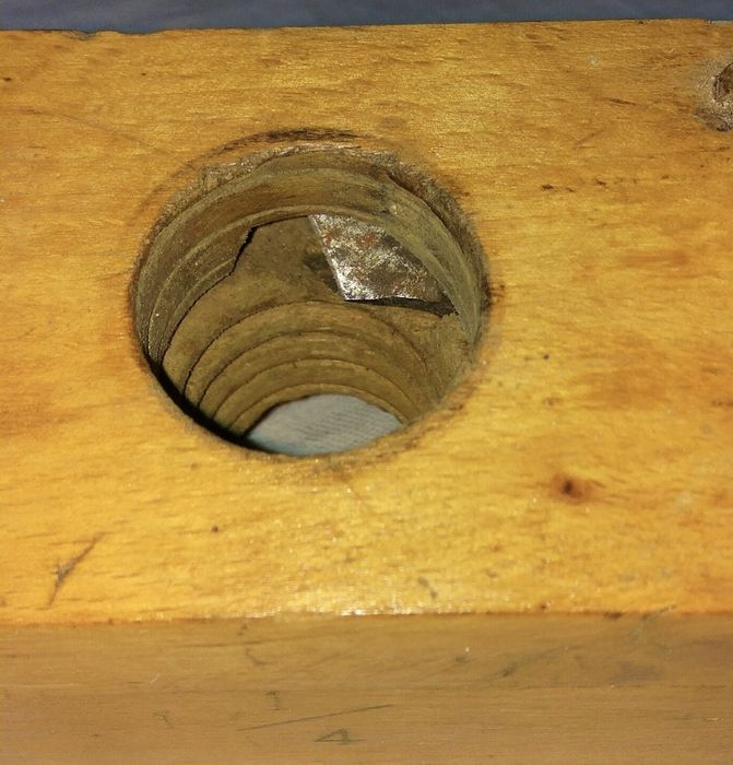 Продавам дърводелски тезгях, и профилни  рендета.