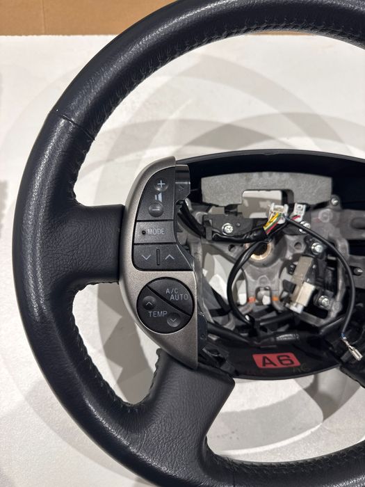 Toyota Prius кожен волан Тойота Приус