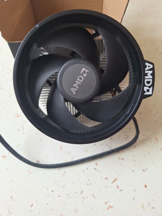 Vând procesor AMD Rayzen 3 1200